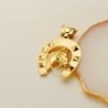 18K COLGANTE ORO AMARILLO HERRADURA CON CABALLO 36 X 32 MM