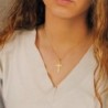 18K CRUZ CON CRISTO TALLADA. 27 X 17 MM.