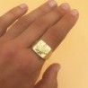 18K SELLO ORO AMARILLO RECTANGULAR HOJA MARIHUANA. 15 X 14 MM